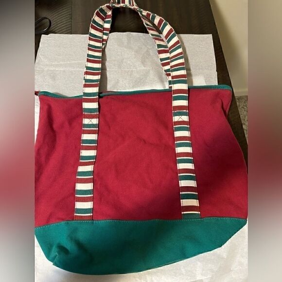 Holiday Disney Parks Tote Bag – Great Used Condition - Picture 5 of 7